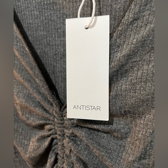 Women’s Cinched Top - Picture 3 of 4